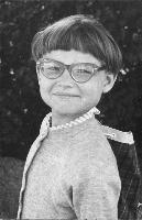 13. 1950: Mske snart voksen af Susanne Nyrop. Billedet er nok fra 1961 taget af en ung mand, der havde stillet sig op ved skolen med kamera og notesblok.